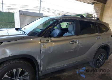 2025 Toyota Highlander Hybrid Xle from USA, damaged, VIN 5TDKBRCH7SS658102